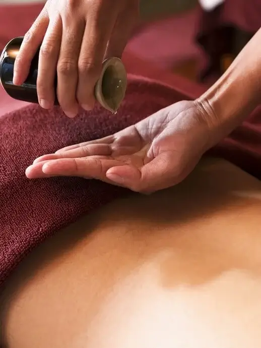 Massage à l'huile ayurvédique